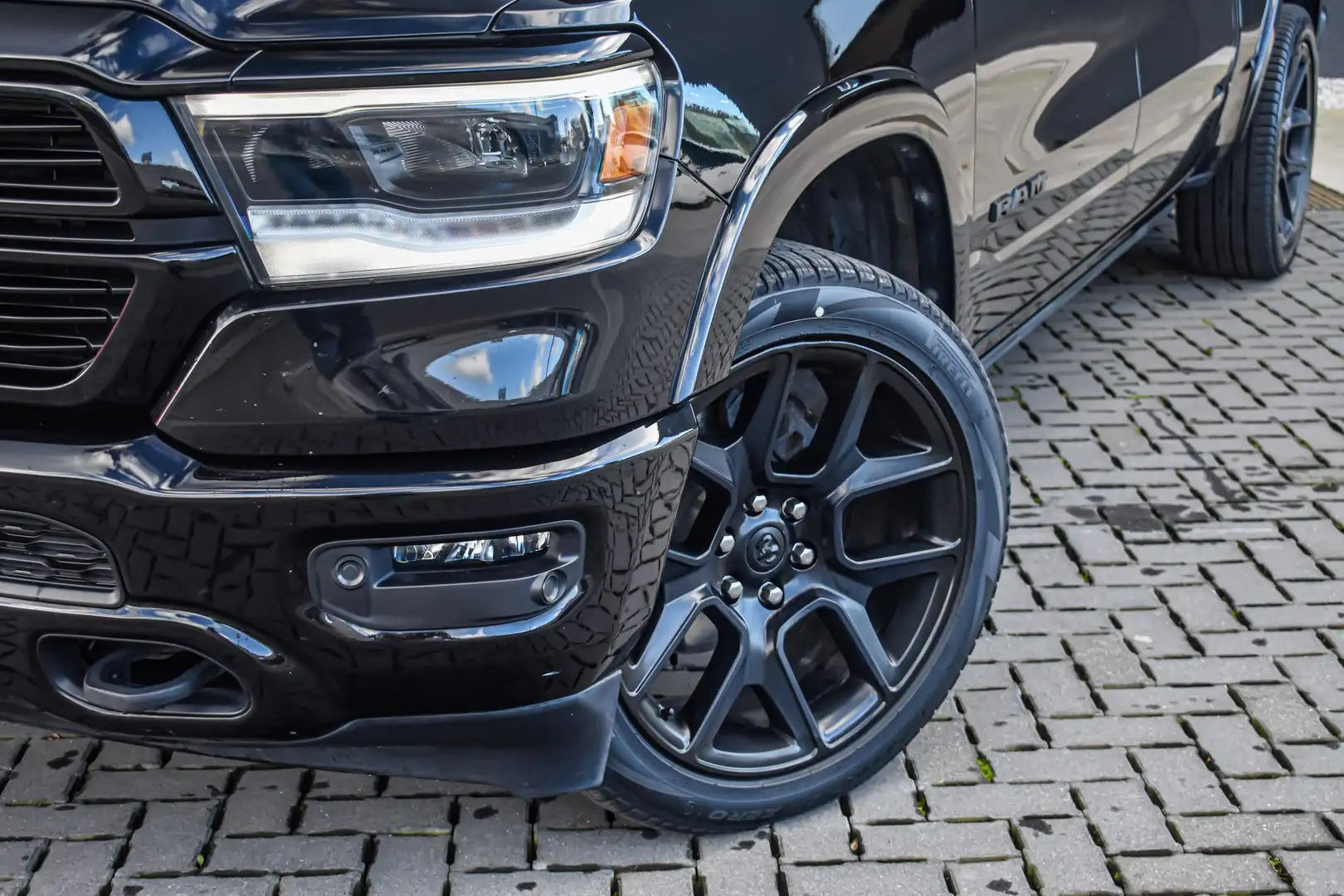 RAM 1500 Quad Cab Laramie - Schuifdak- Sportuitlaat Noir - 2