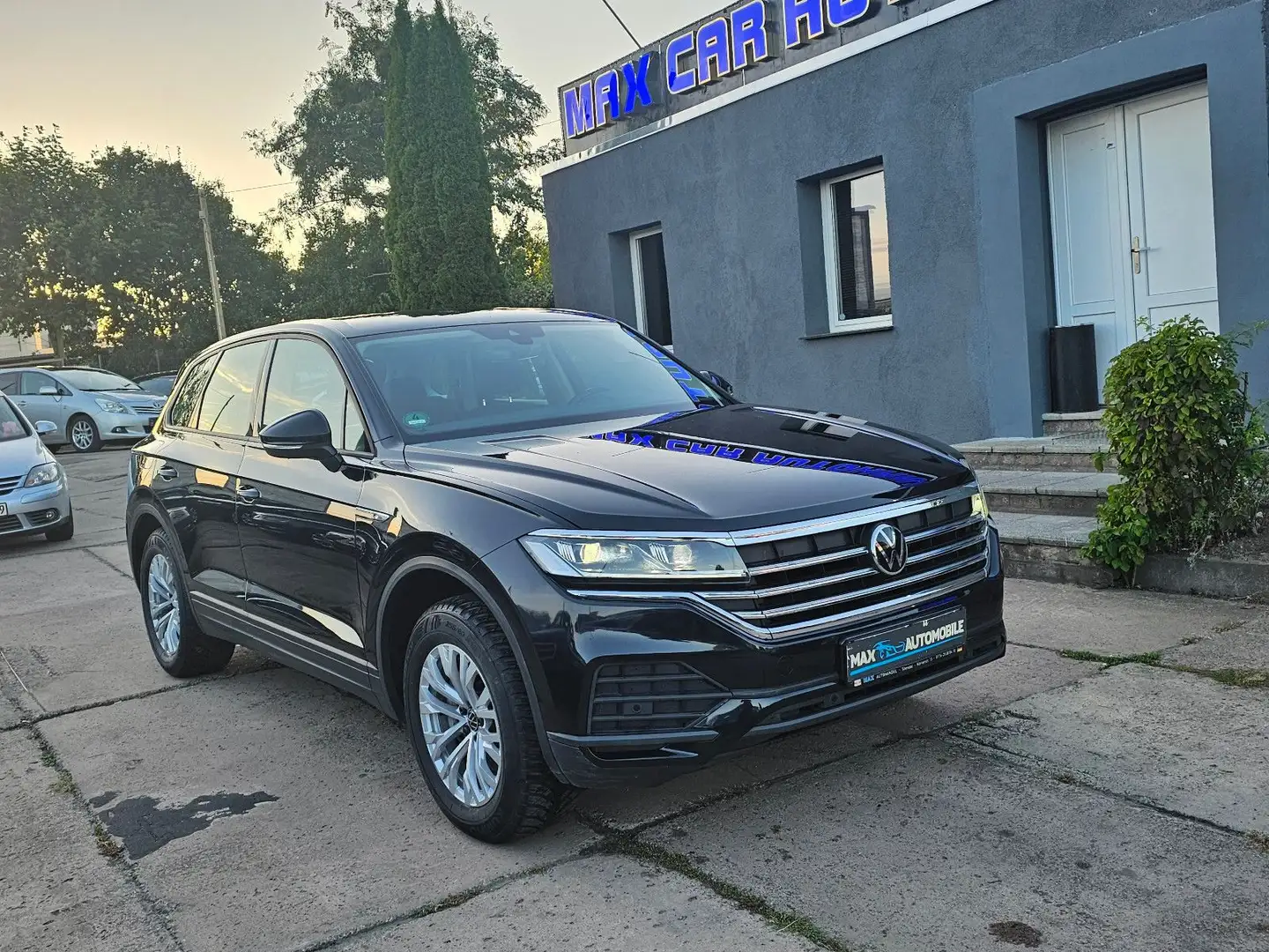 Volkswagen Touareg Basis 4Motion Schwarz - 2