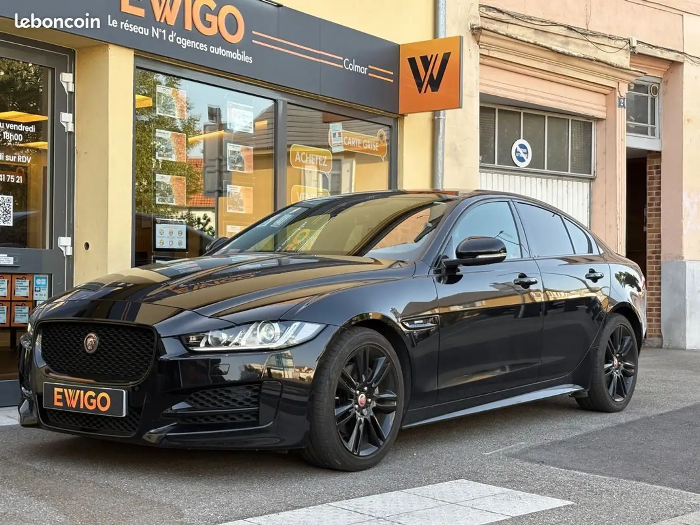 Jaguar XE 2.0 d180 180 r-sport bva sieges chauffants camera garantie 6 mois Noir - 2