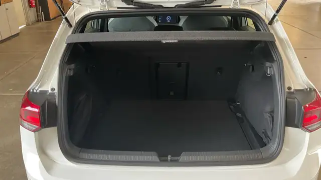 Volkswagen Golf view 3