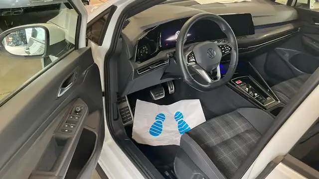 Volkswagen Golf view 5
