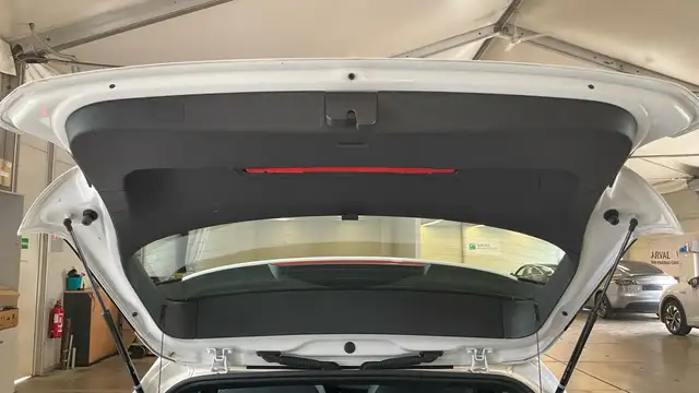 Volkswagen Golf view 4