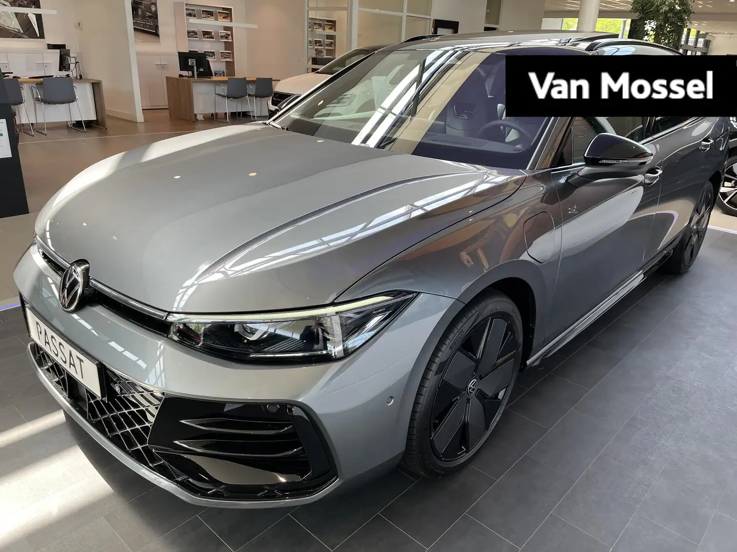 Volkswagen Passat Variant 1.5 eHybrid R-Line Edition Harman Kardon | Multime Grijs - 1