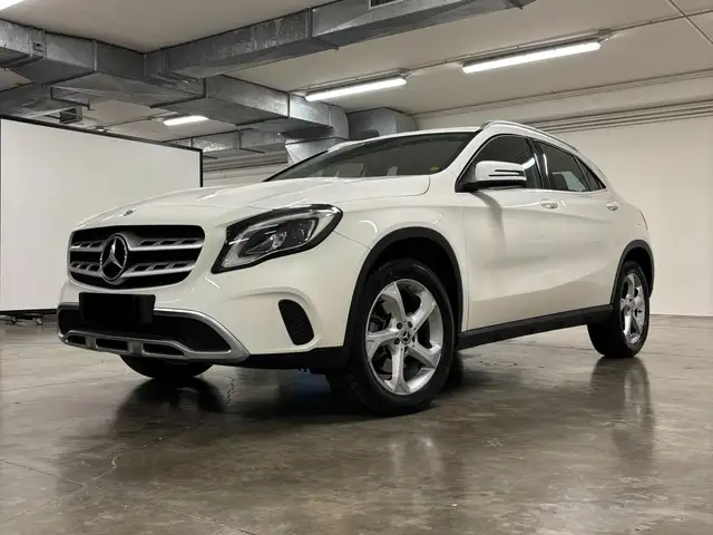 Mercedes-Benz GLA 220