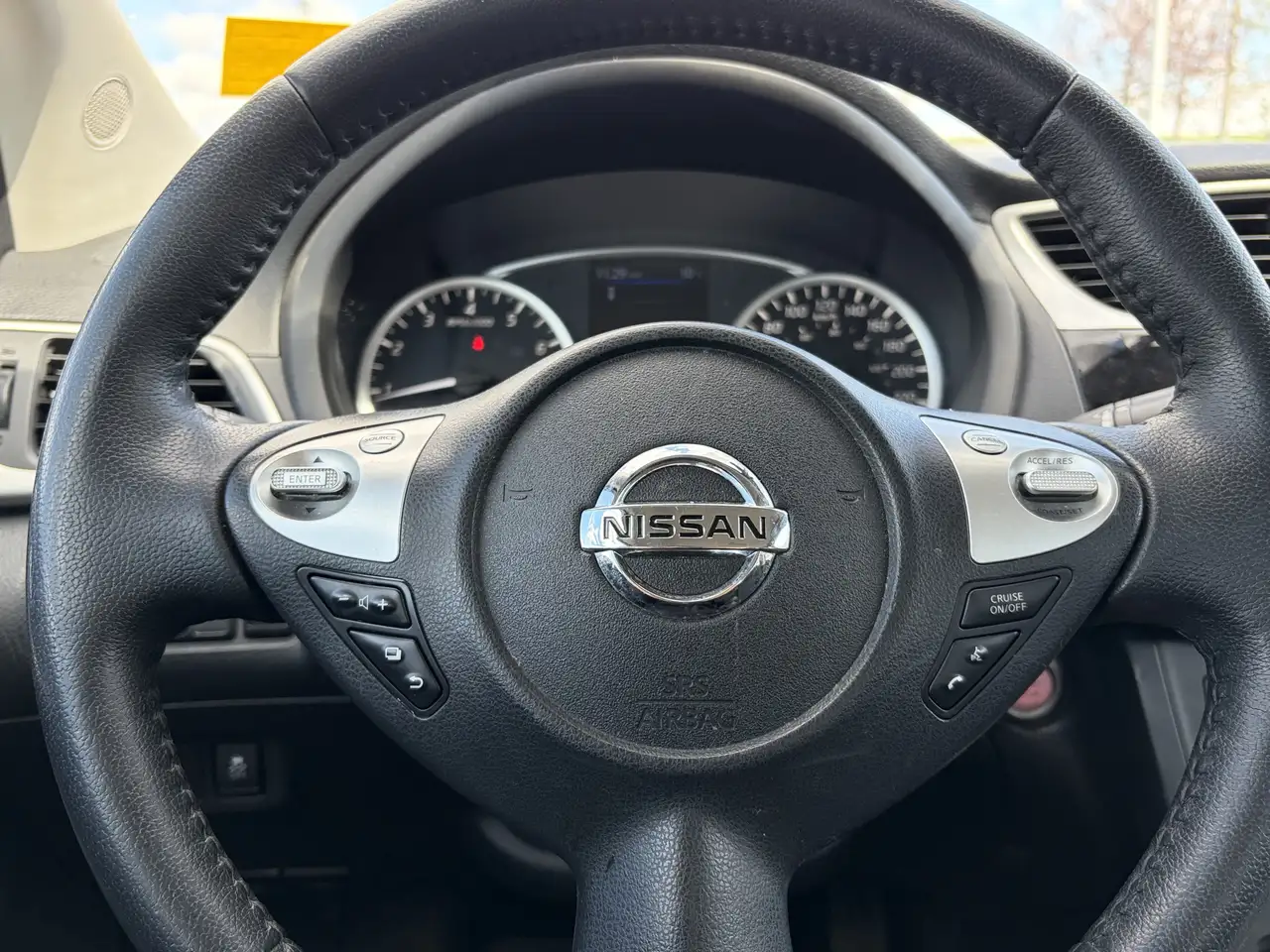 Nissan Sentra снимка Nissan Sentra