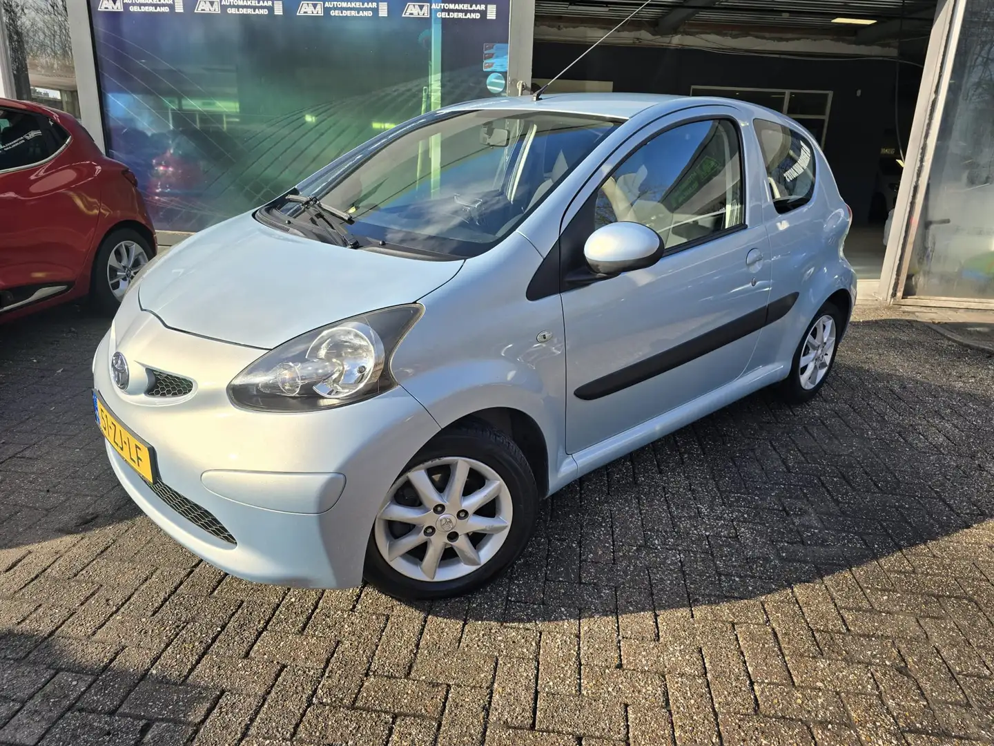 Toyota Aygo 1.0-12V + | AUTOMAAT | 2E EIGENAAR | 12MND GARANTI Bleu - 1
