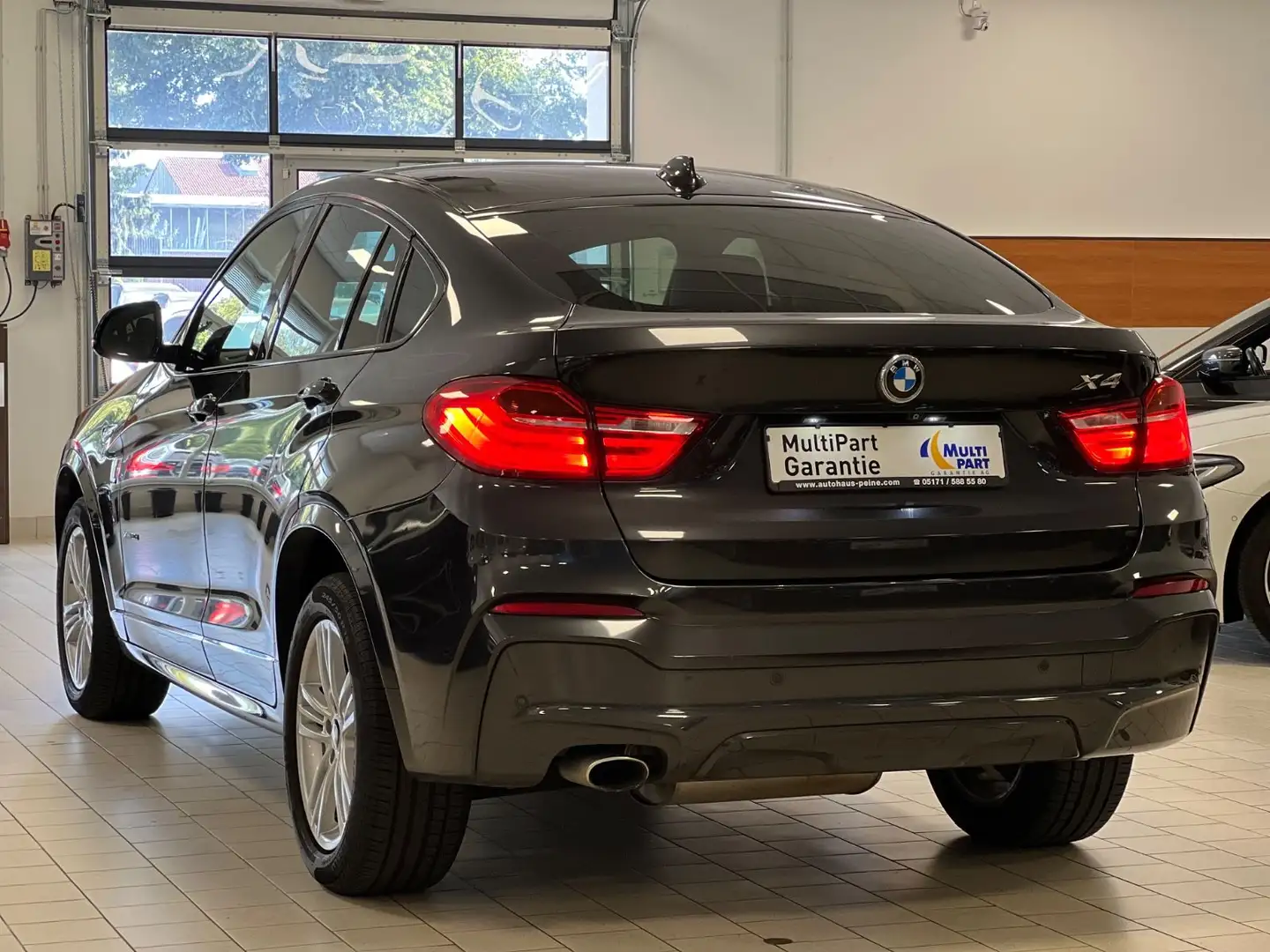 BMW X4 xDr20d/Aut/Navi/HUD/Xen/GlasDach/Kamer/M-Sport Grau - 2