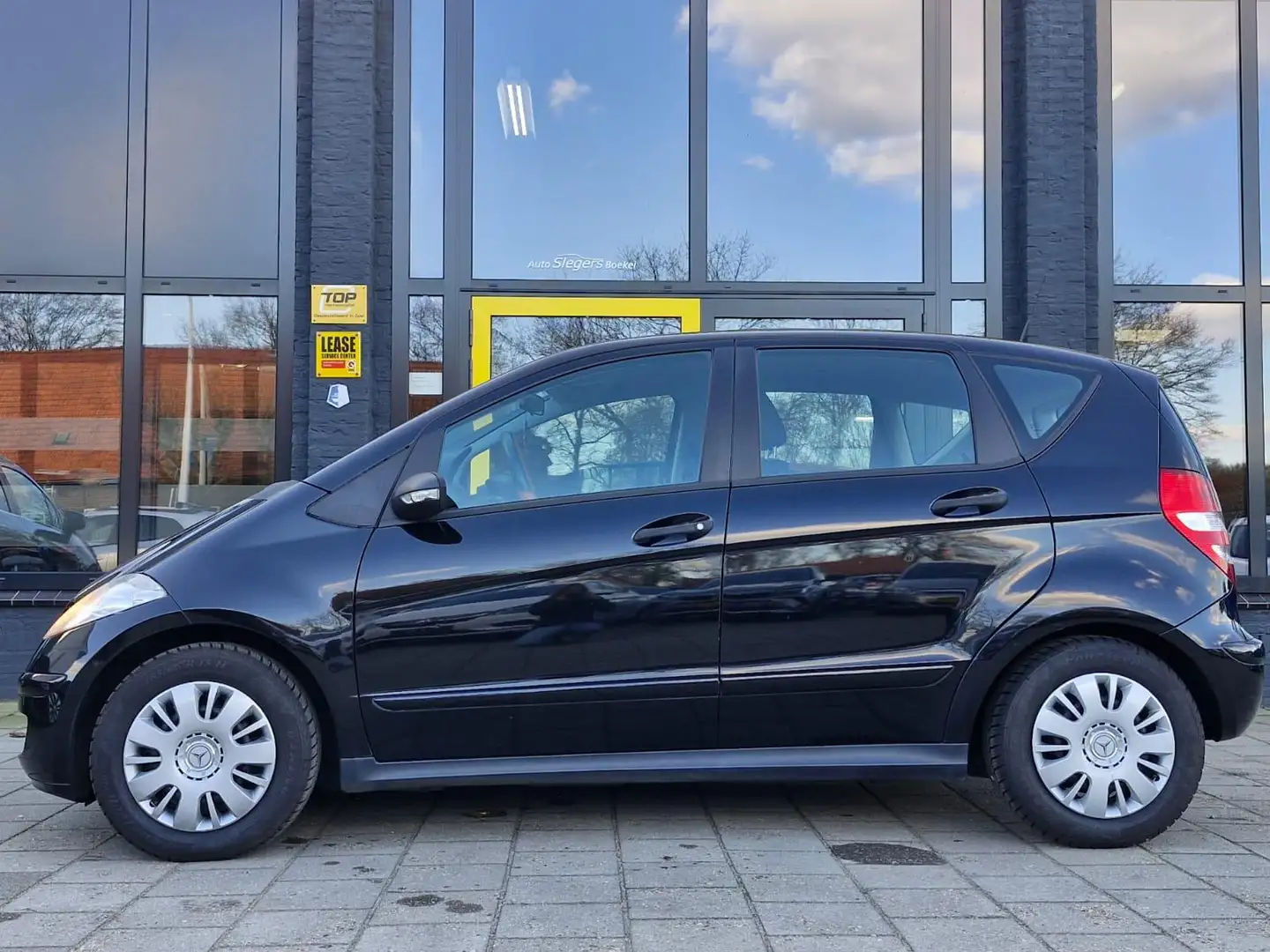Mercedes-Benz A 150 Classic | Trekhaak | Airco | Elektrische Ramen Noir - 2