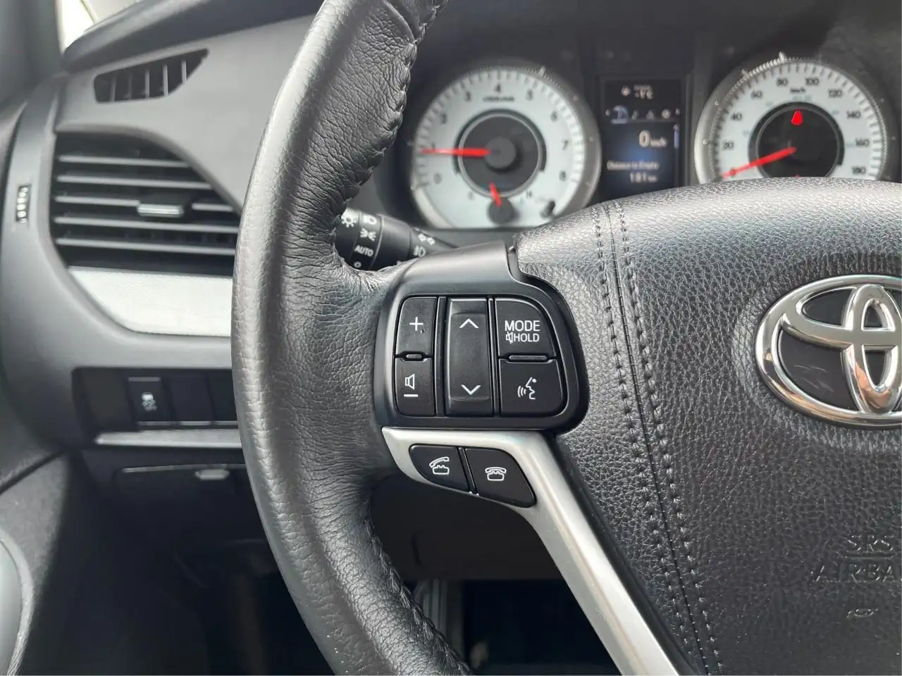 Toyota Sienna снимка Toyota Sienna