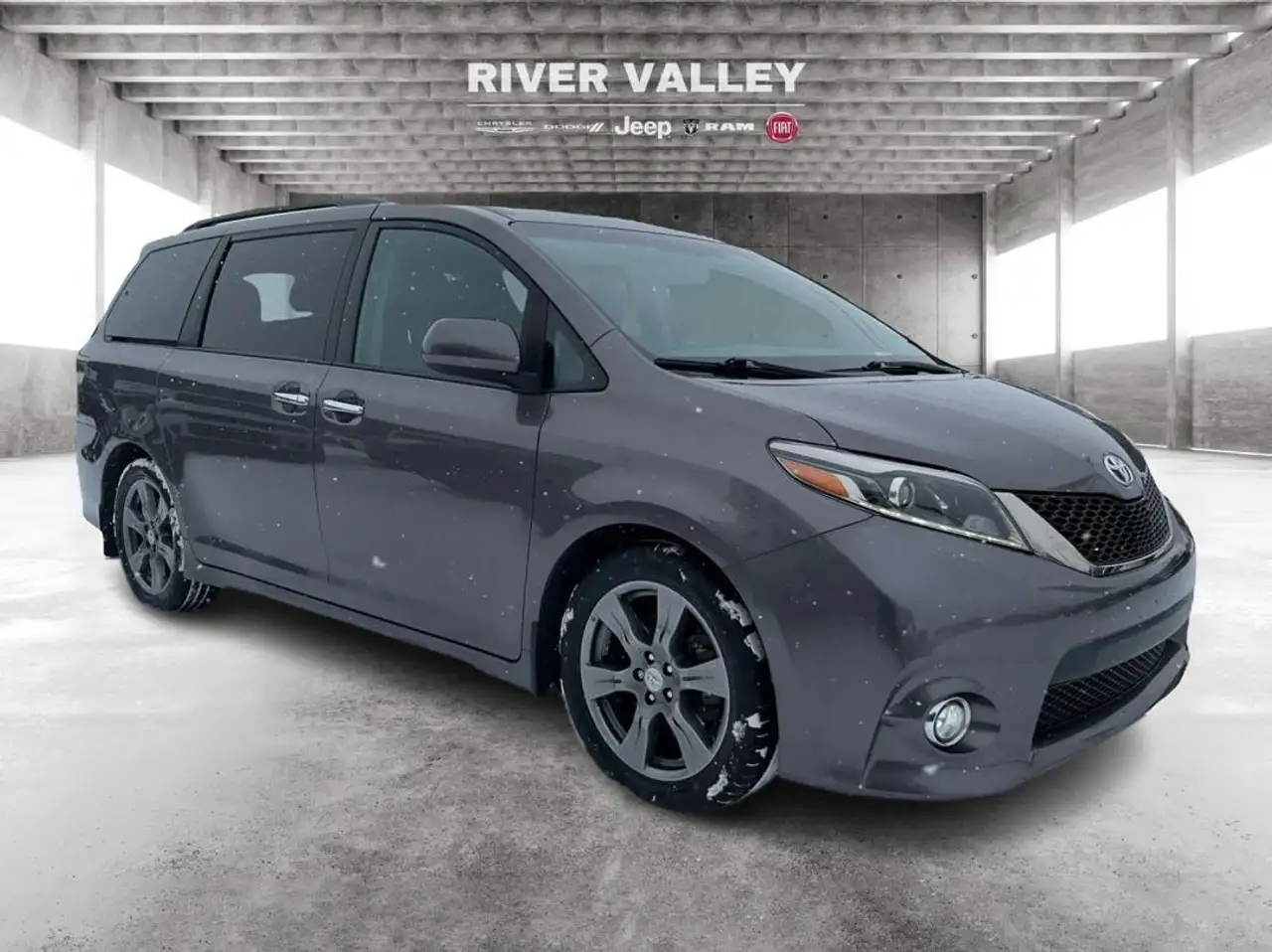 Toyota Sienna снимка Toyota Sienna
