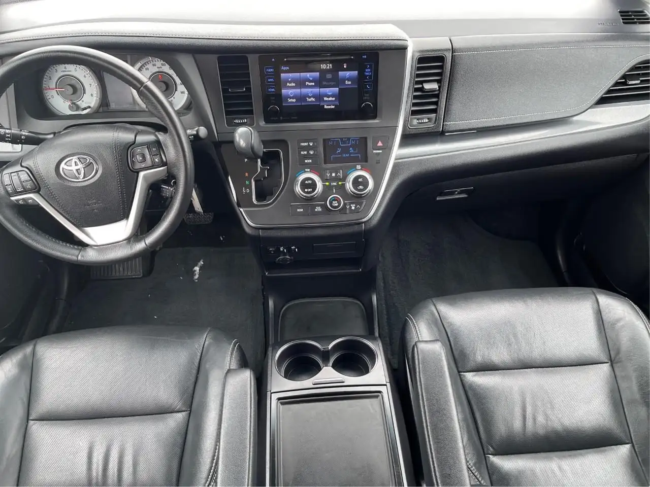 Toyota Sienna снимка Toyota Sienna