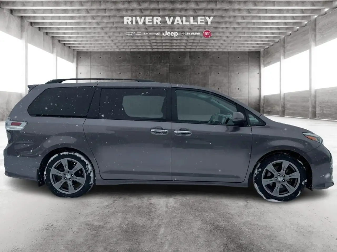 Toyota Sienna снимка Toyota Sienna