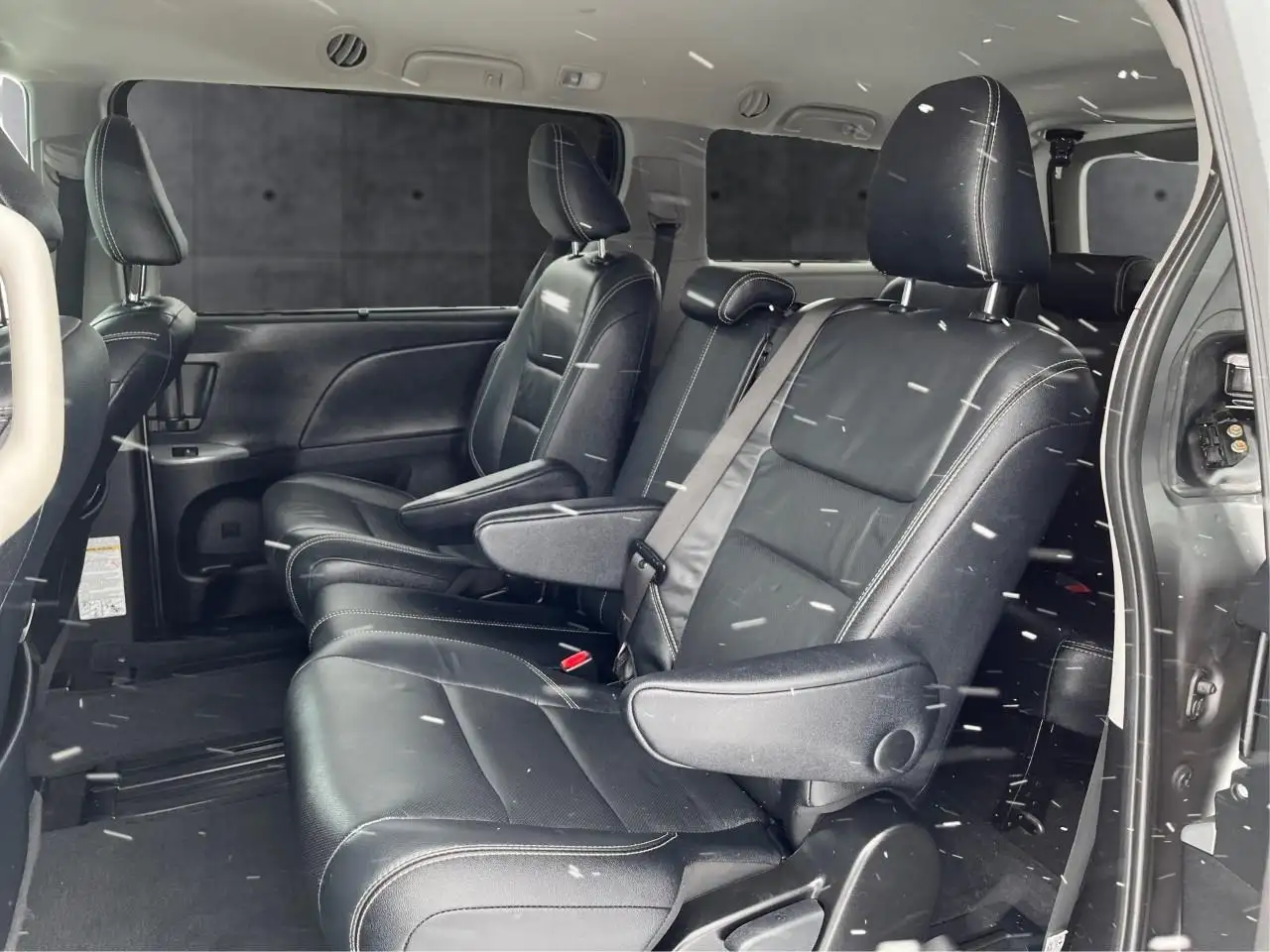 Toyota Sienna снимка Toyota Sienna