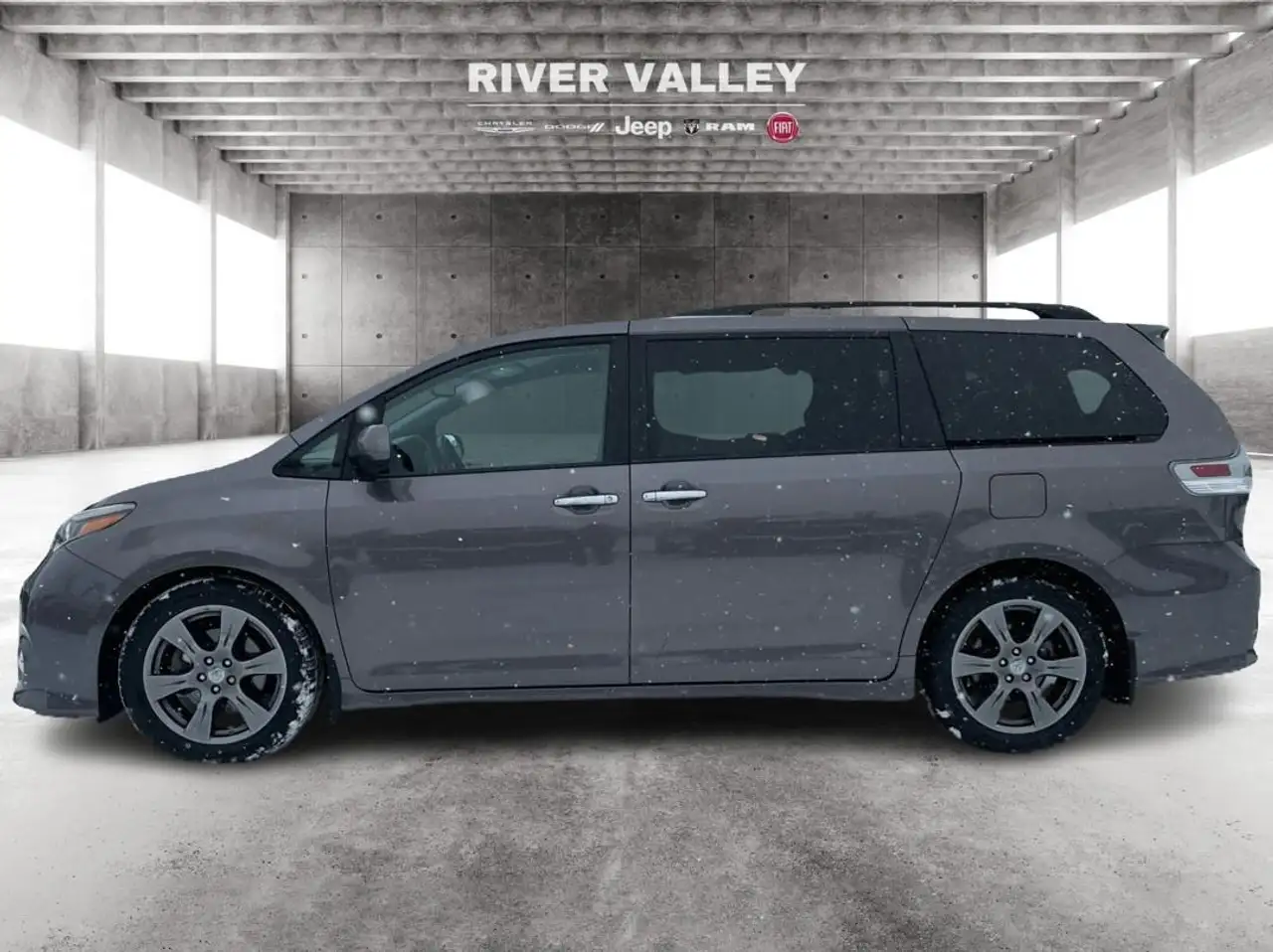 Toyota Sienna снимка Toyota Sienna