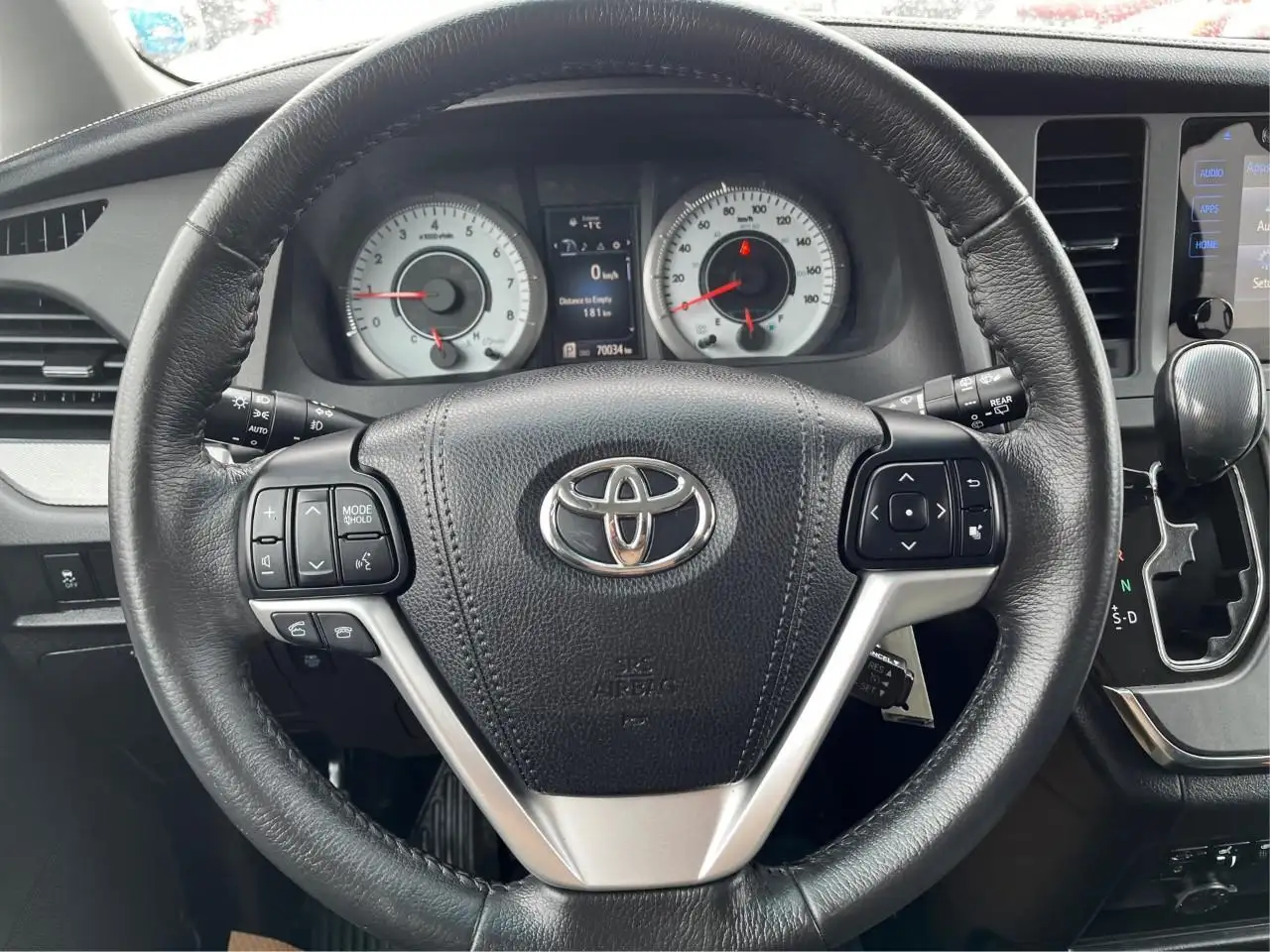 Toyota Sienna снимка Toyota Sienna