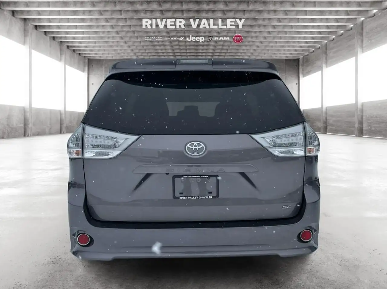 Toyota Sienna снимка Toyota Sienna