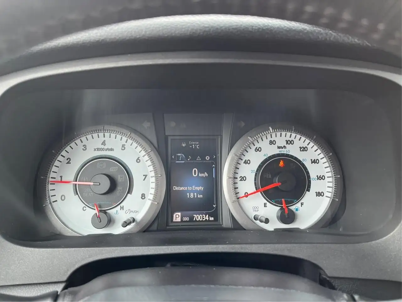 Toyota Sienna снимка Toyota Sienna