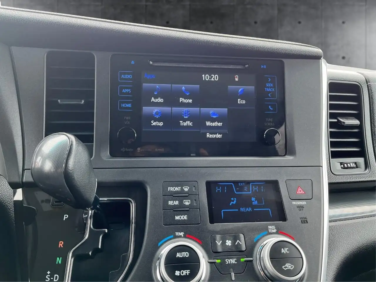 Toyota Sienna снимка Toyota Sienna