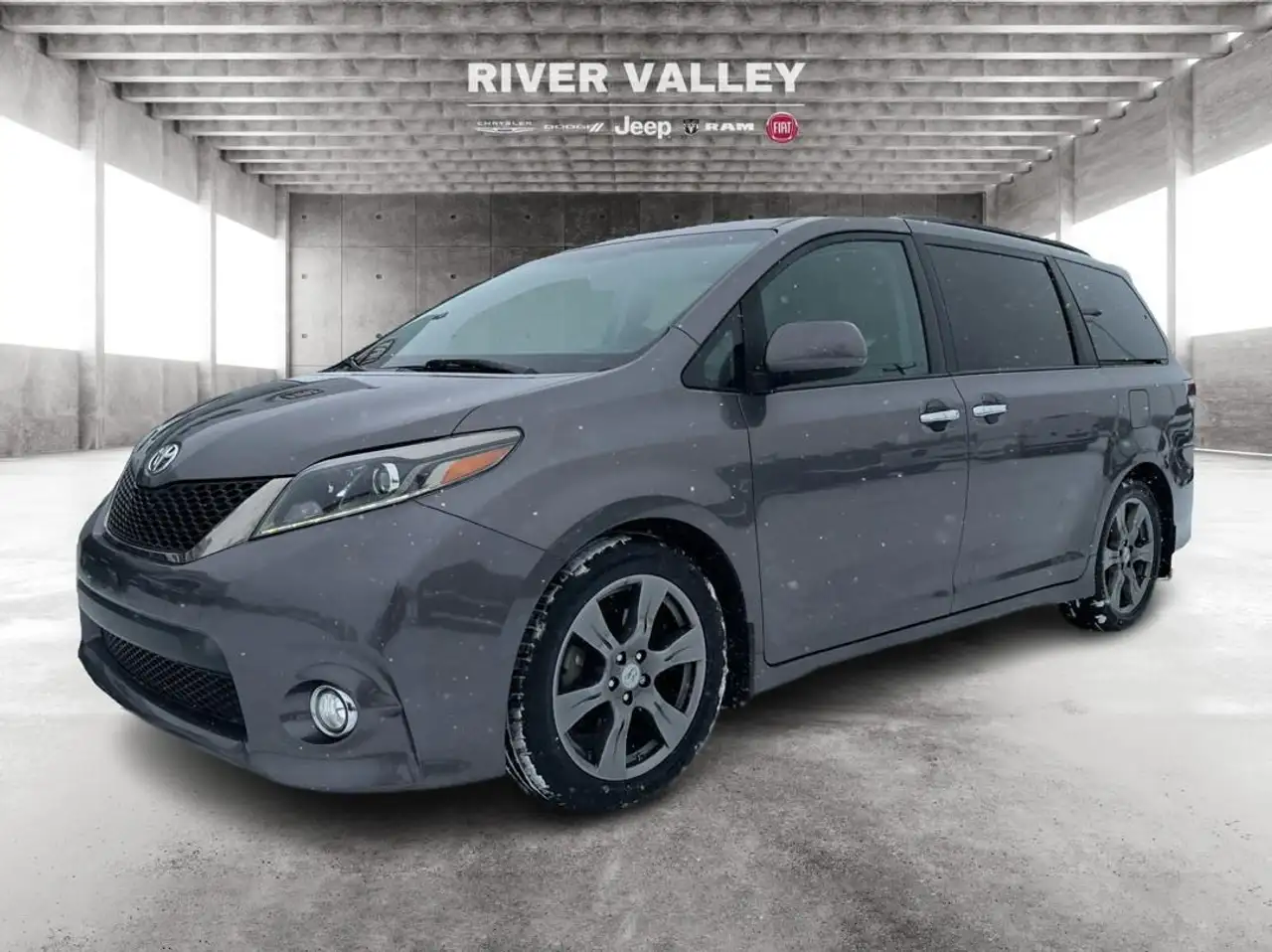 Toyota Sienna снимка Toyota Sienna