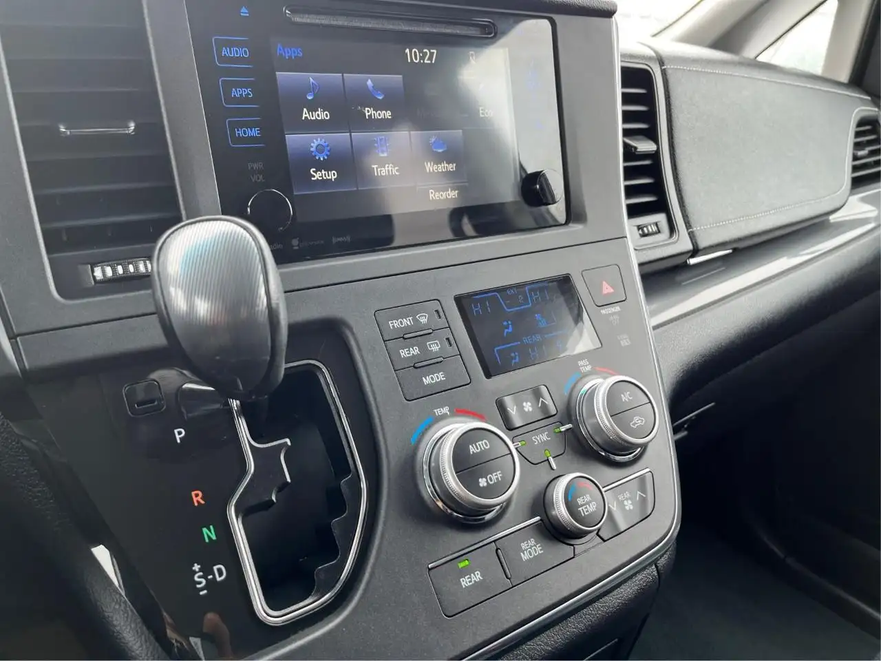 Toyota Sienna снимка Toyota Sienna