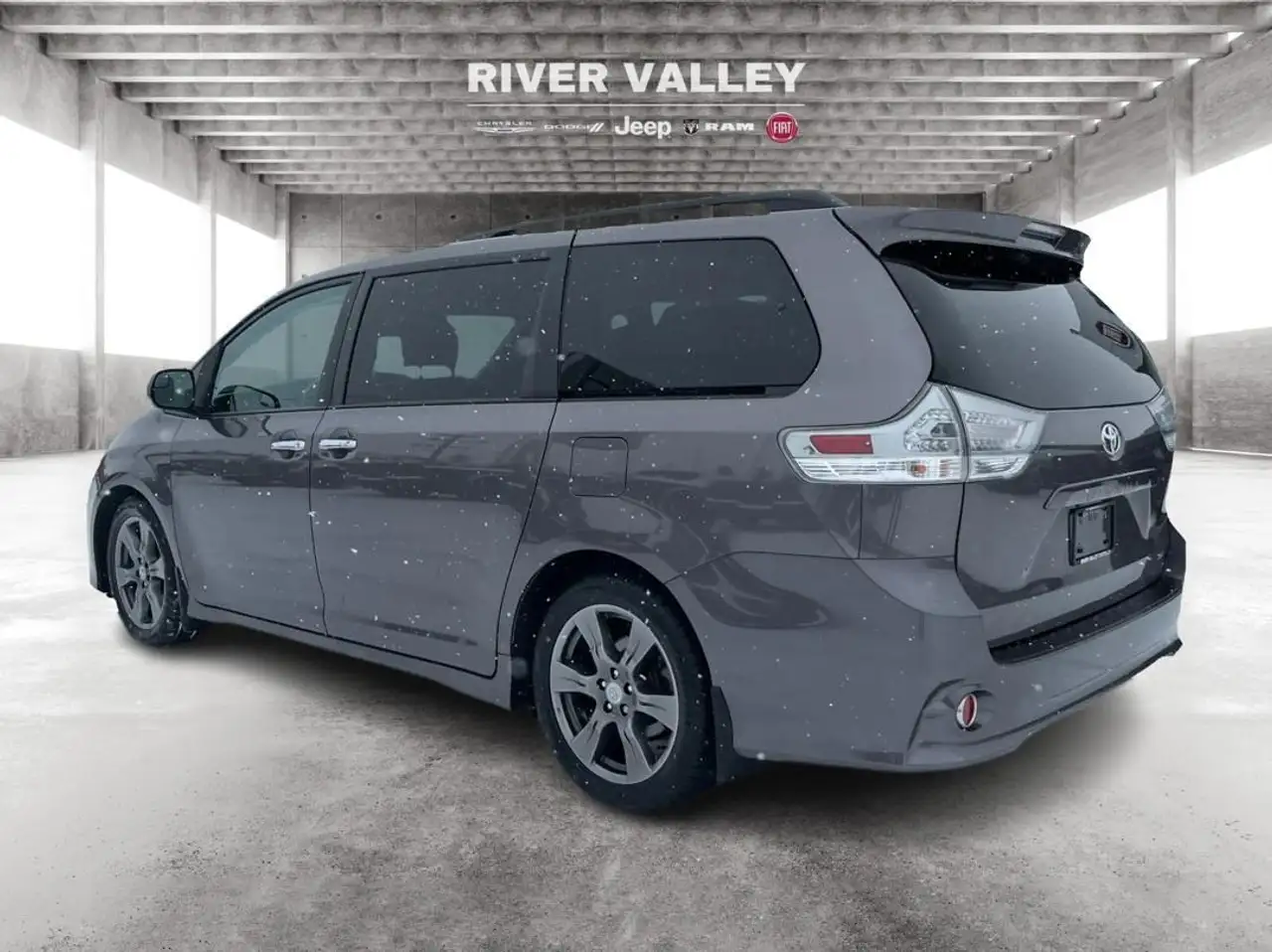 Toyota Sienna снимка Toyota Sienna