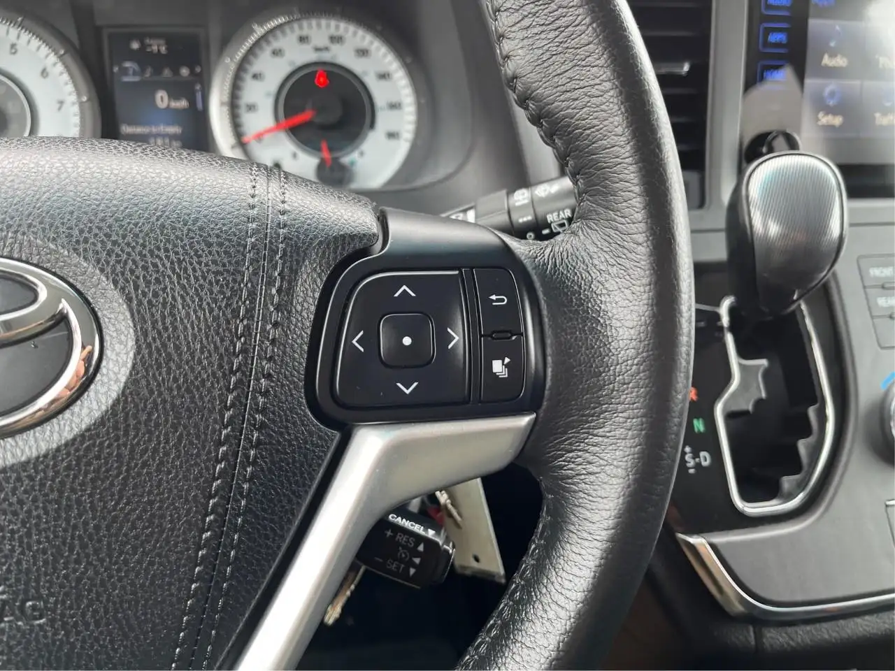 Toyota Sienna снимка Toyota Sienna