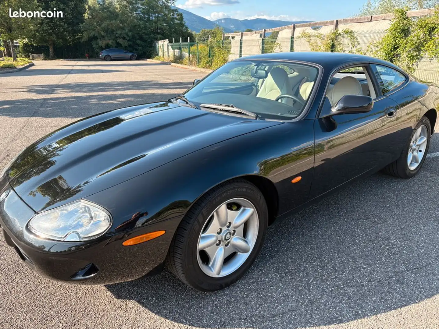 Jaguar XK8 coupe automatique v8 4 litres Noir - 1