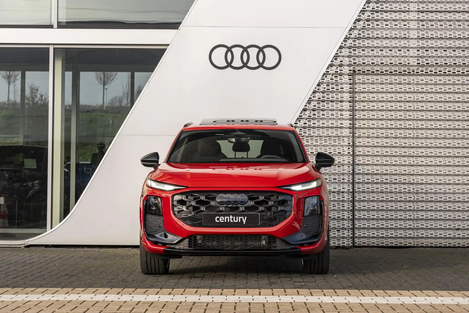 Audi Q3 S edition e-hybrid 200 kW / 272 PK Hatchback 6 ver Rot - 2