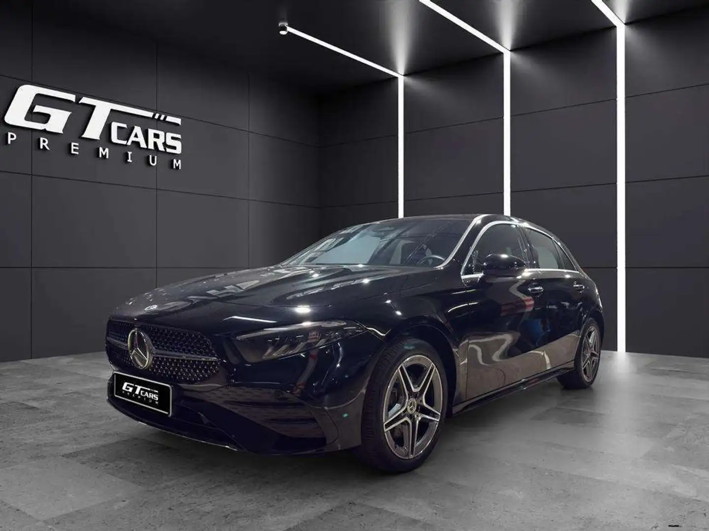 Mercedes-Benz A 250 250e AMG crna - 1