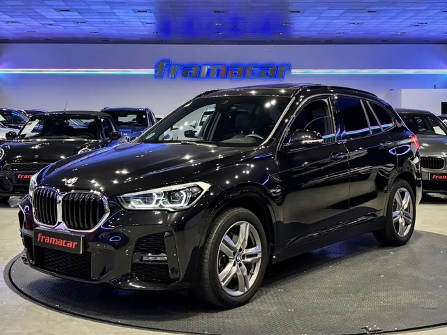BMW X1 sDrive 18dA Noir - 1