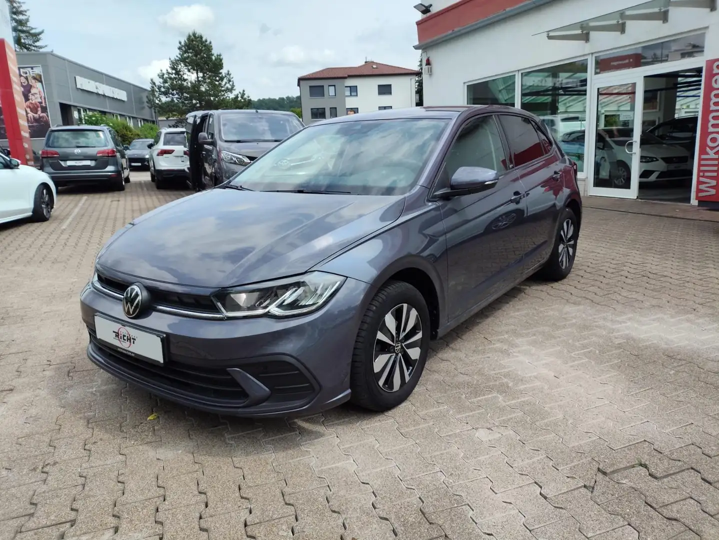 Volkswagen Polo 1.0 TSI Move Navi LED SHZ PDC DAB Virtual Grijs - 2