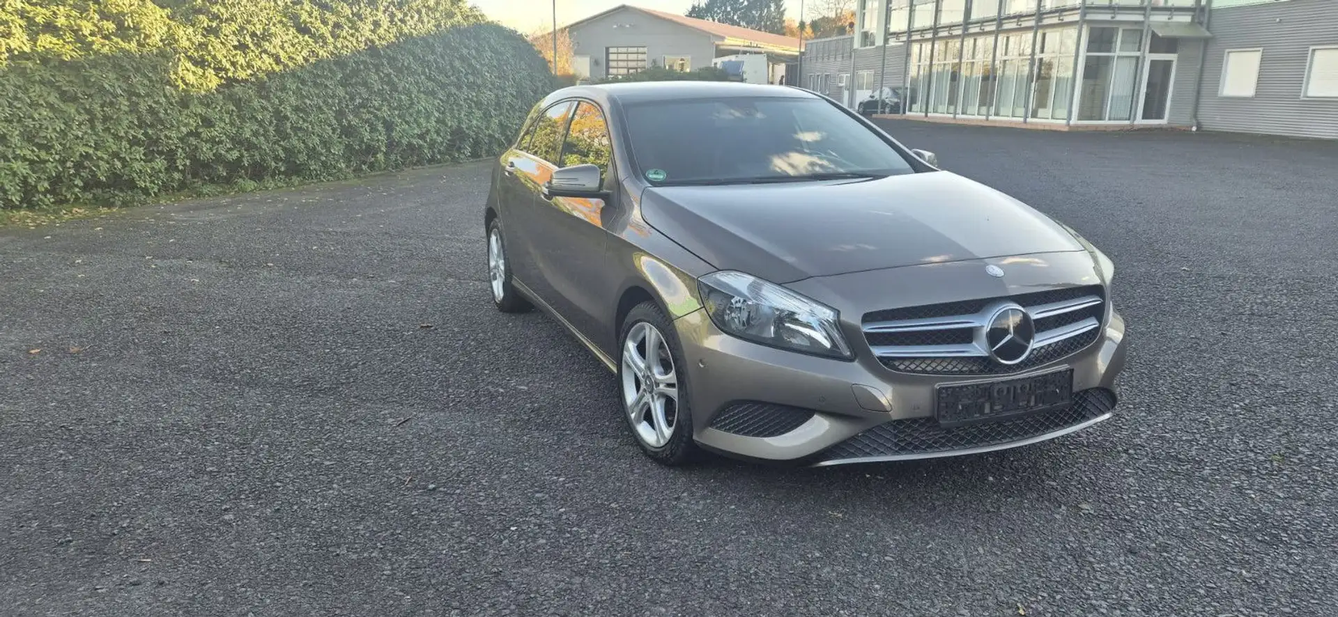 Mercedes-Benz A 200 BlueEfficiency Grau - 1