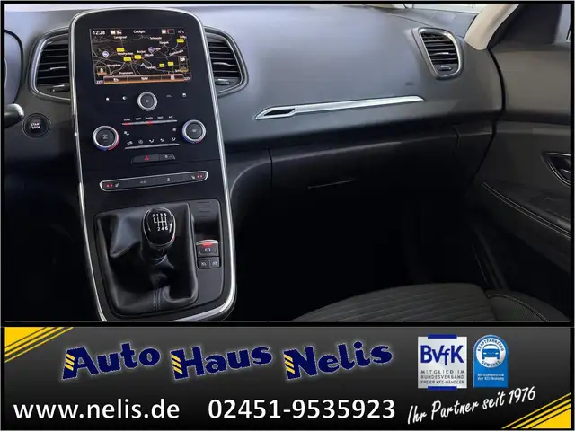 Renault Scenic view 13