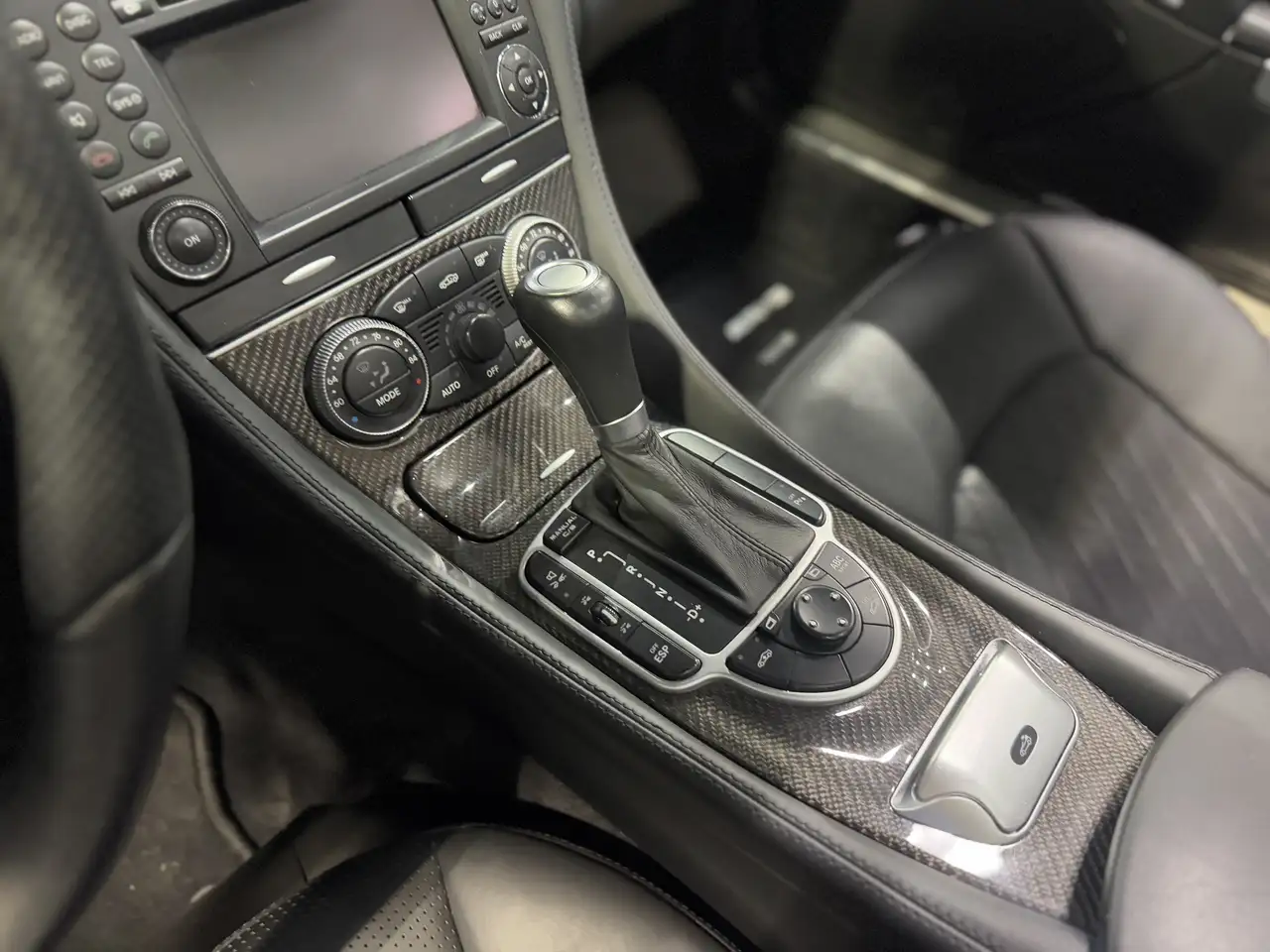 Mercedes-Benz SL снимка Mercedes-Benz SL