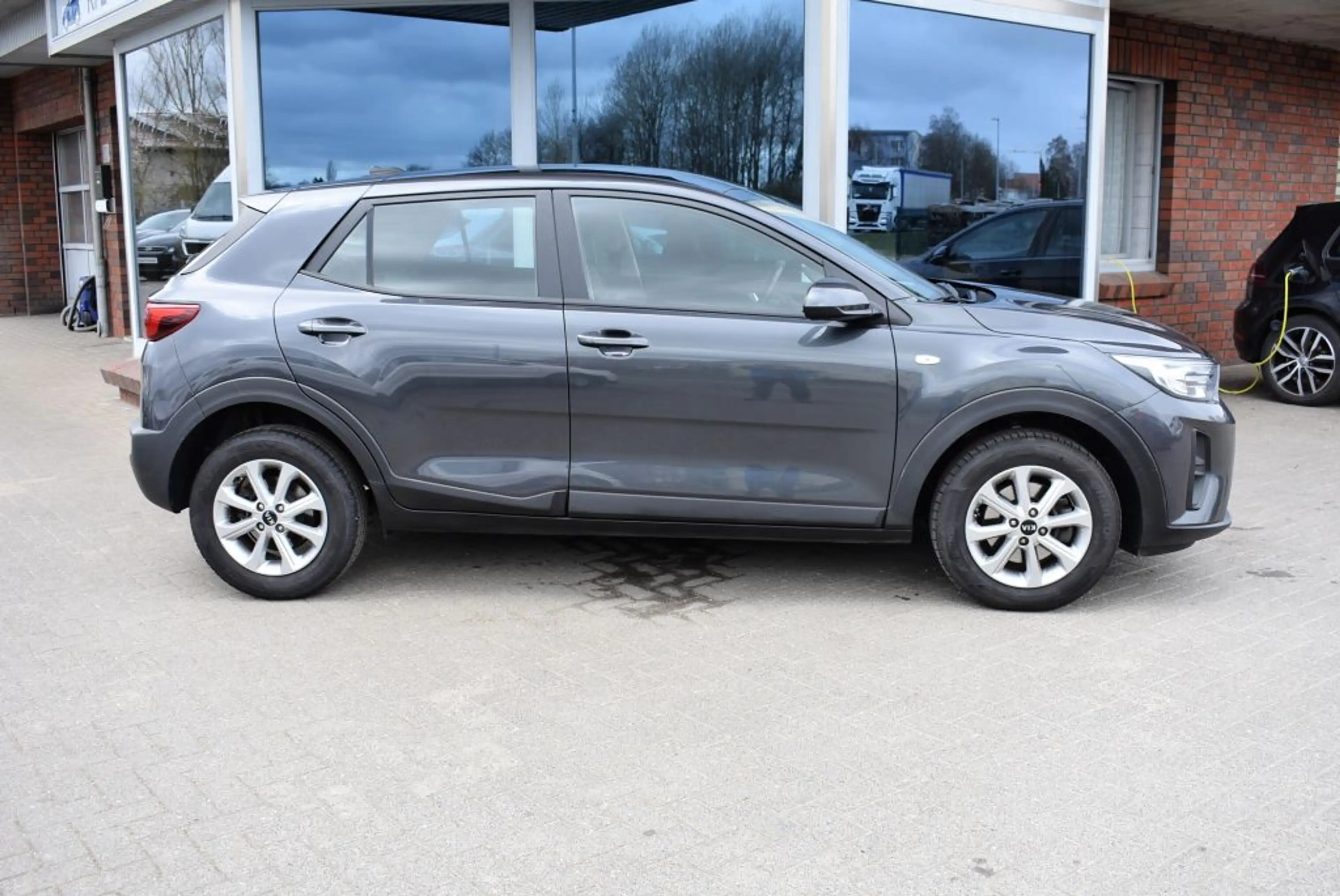 Kia Stonic 1.4 Autm. Edition 7 Alu Sitzheizung Tempomat Klima — photo 2
