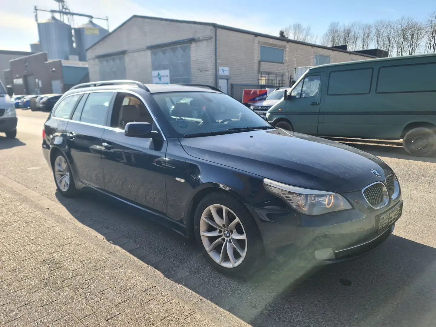 BMW 525 525i Touring Aut.Panorama,LederBeige,Navi,Xenon Blau - 1