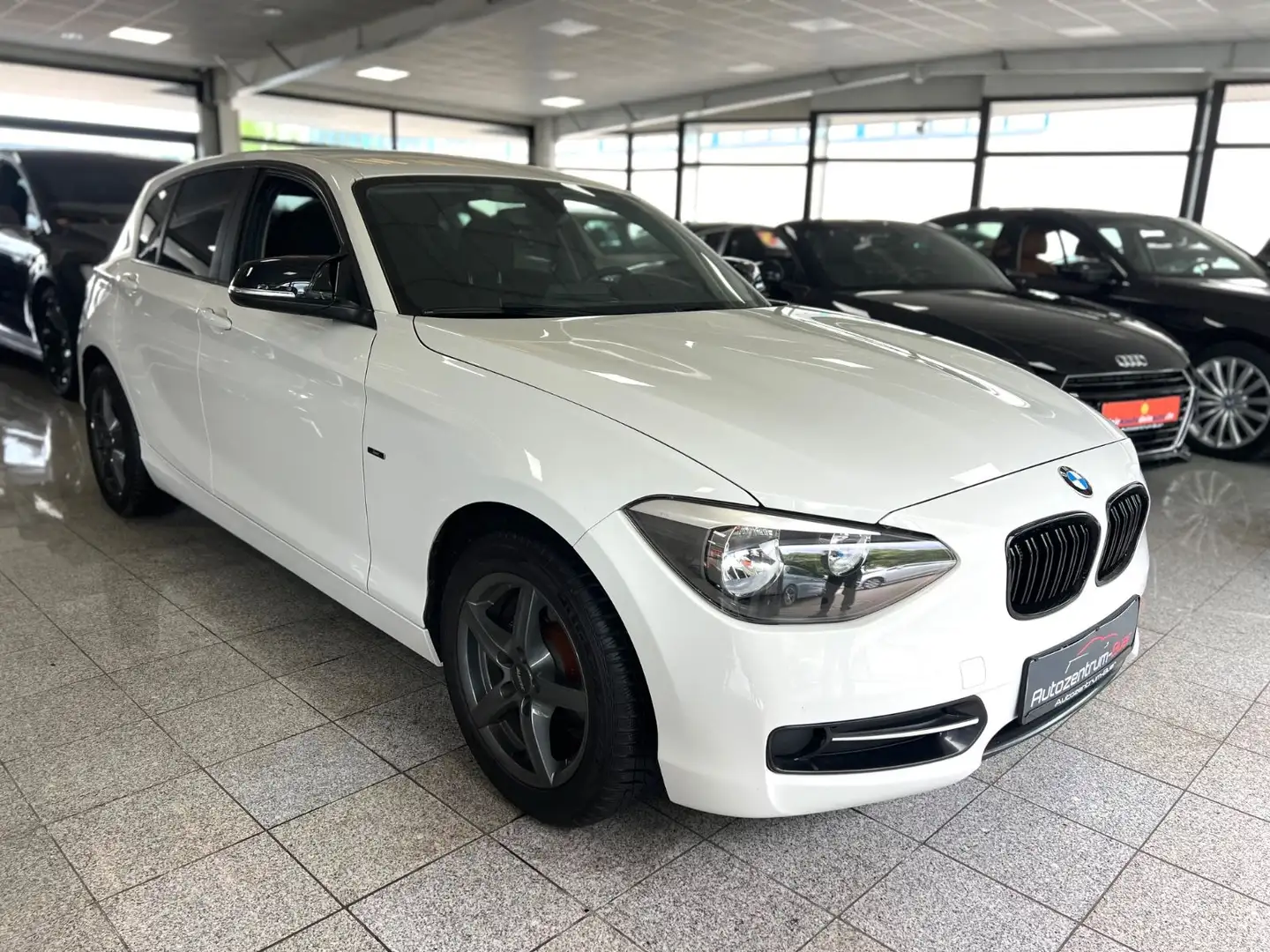 BMW 116 Baureihe 1 Lim. 5-trg. 116 i Sport-Line Blanco - 2