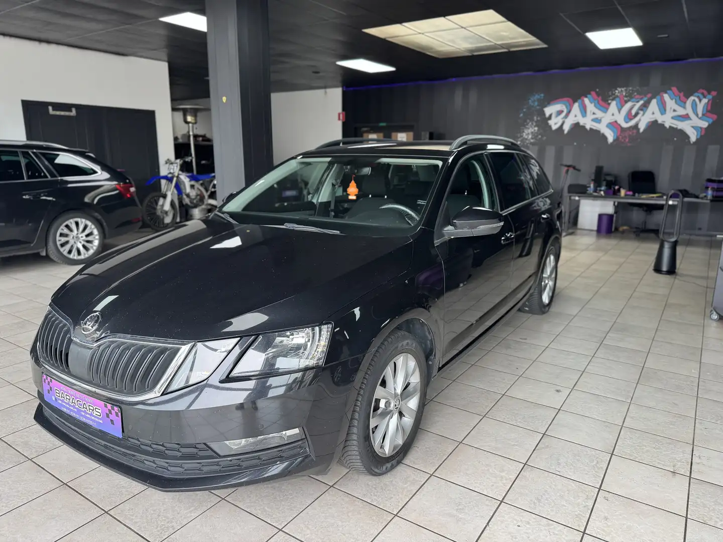 Skoda Octavia SW 1.6 CR TDi Active Zwart - 2