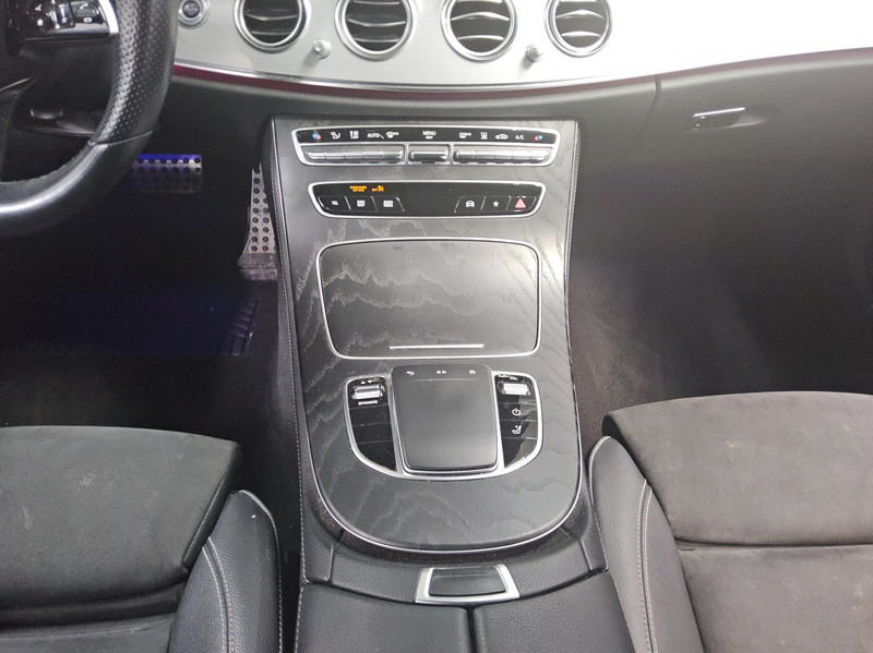 Mercedes-Benz E 300 T de 4M AMG-Line T-Leder Navi LED — photo 6