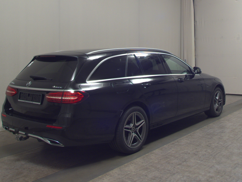 Mercedes-Benz E 300 T de 4M AMG-Line T-Leder Navi LED — photo 4