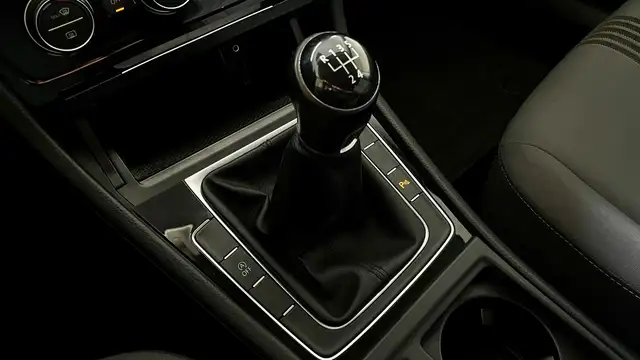 Volkswagen Golf view 20