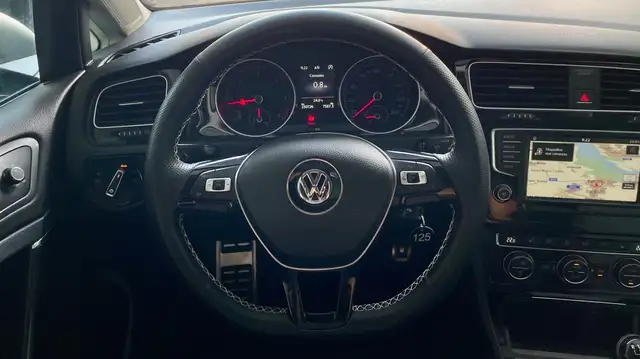 Volkswagen Golf view 17