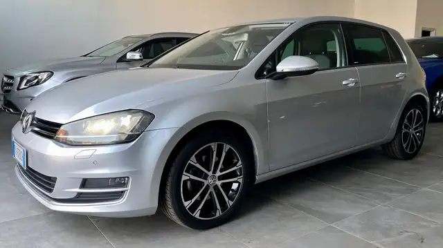 Volkswagen Golf view 3