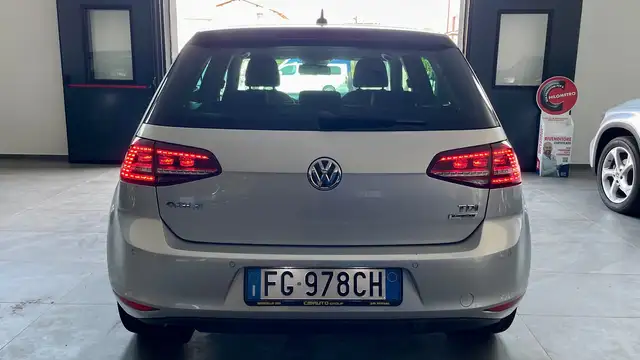 Volkswagen Golf view 6