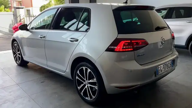 Volkswagen Golf view 5