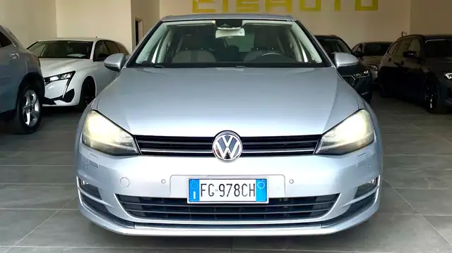 Volkswagen Golf view 2