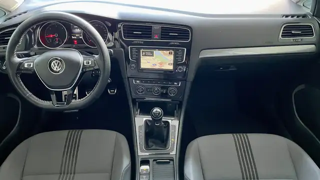 Volkswagen Golf view 8