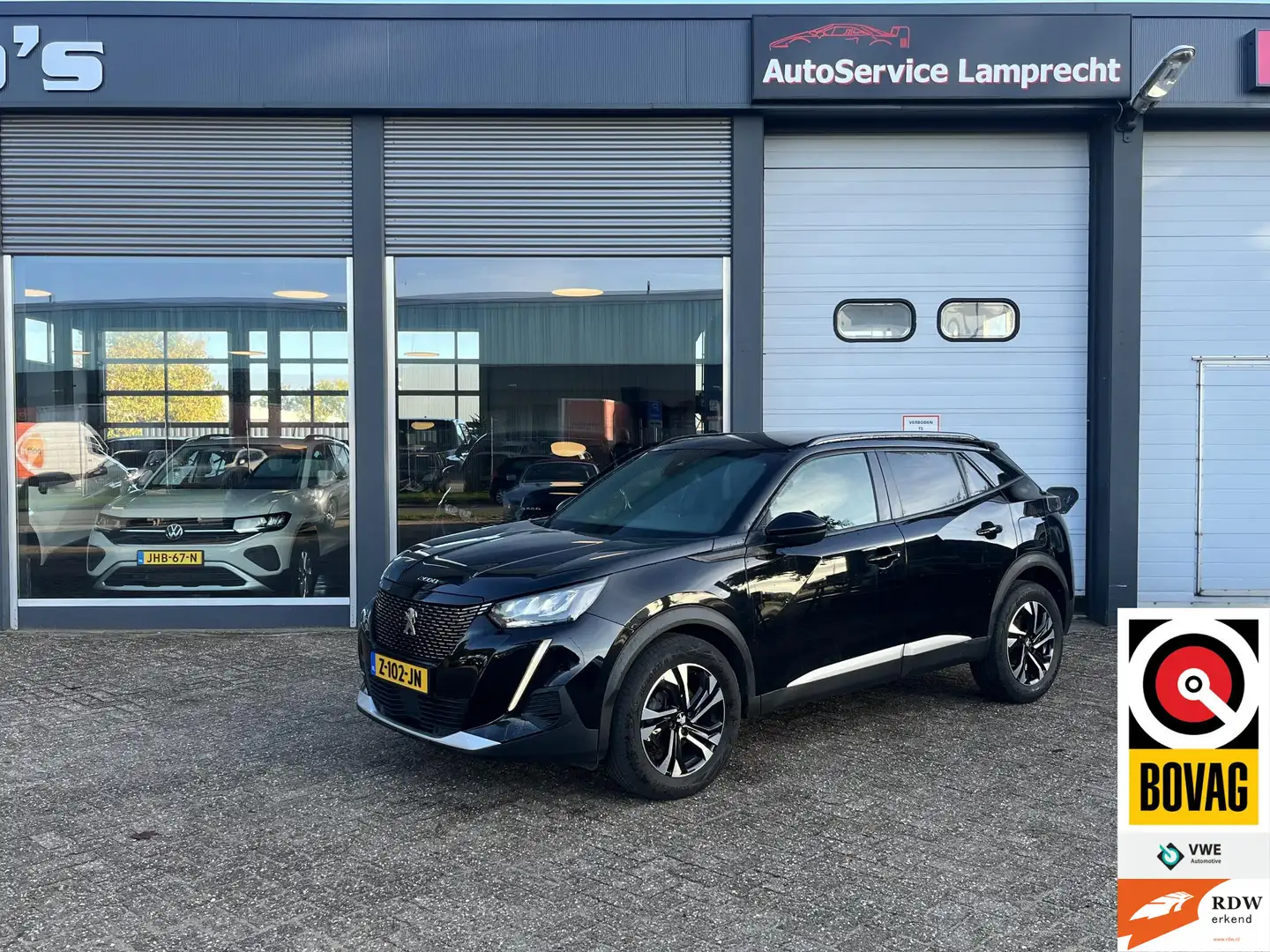 Peugeot 2008 1.2 PureTech Style Zwart - 1
