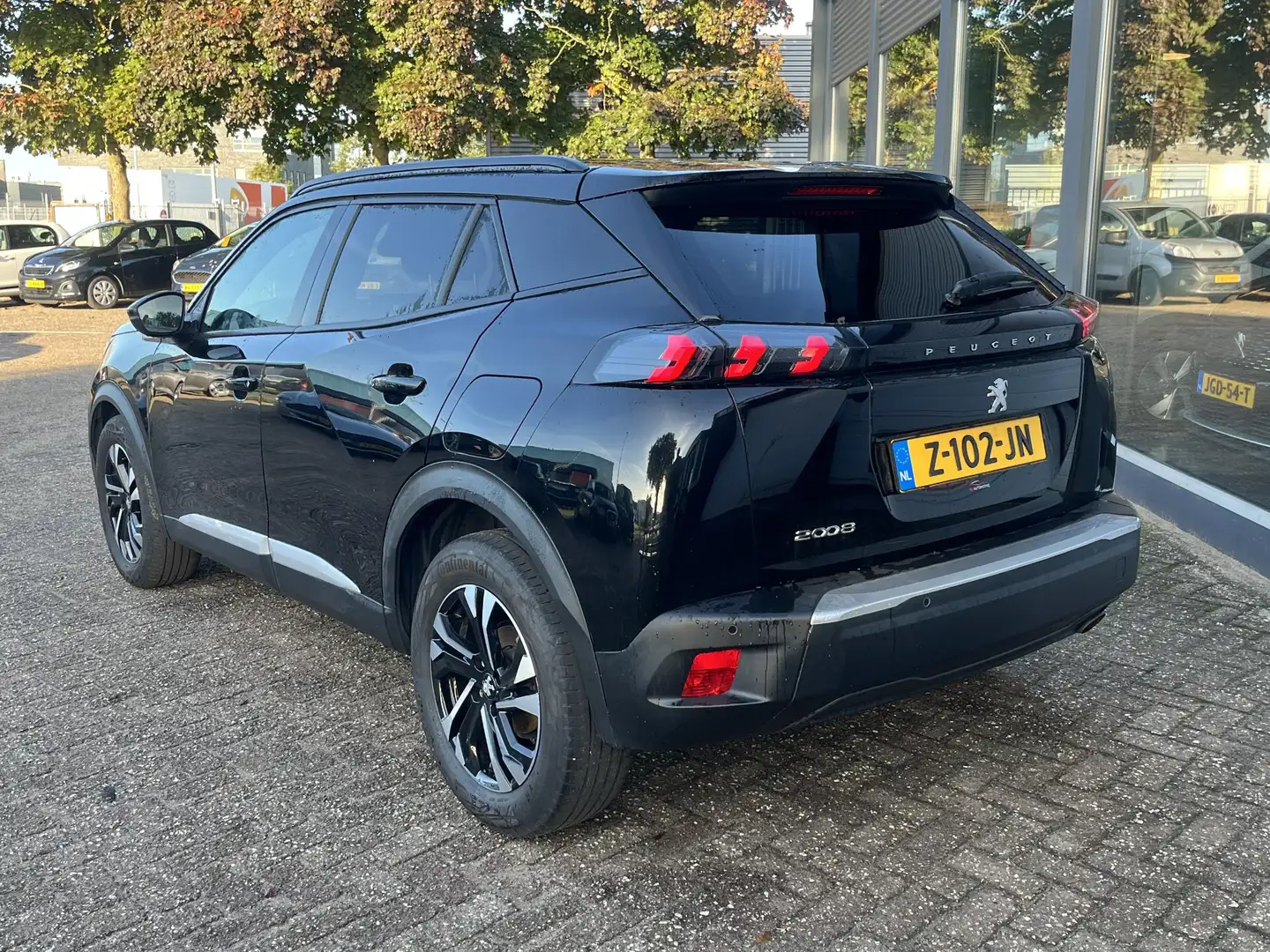 Peugeot 2008 1.2 PureTech Style Zwart - 2