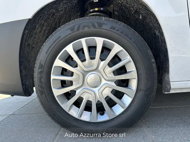 Toyota Proace City view 8